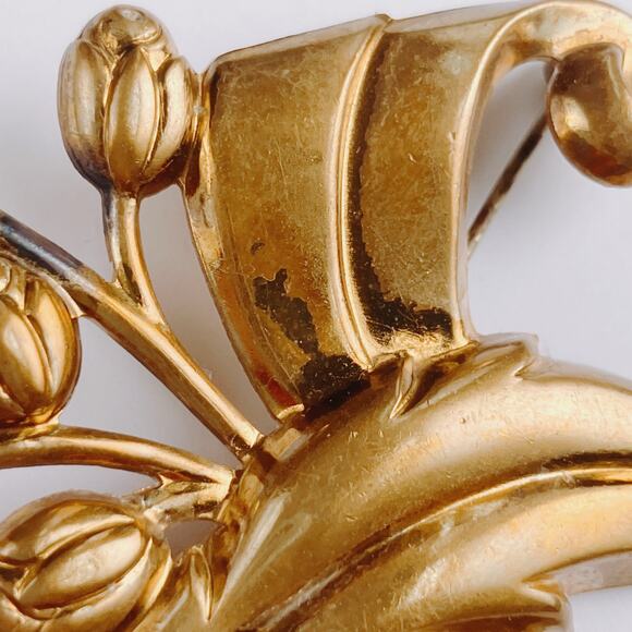 VTG 1940s Brooch Tulip Mid Century Ribbon Floral Scroll Gold Tone Pin - Picture 4 of 10